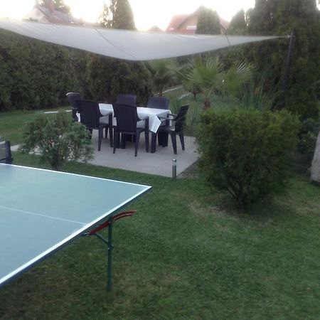 Oeroekzoeld Apartmanok バラトンフェニヴェシュ エクステリア 写真